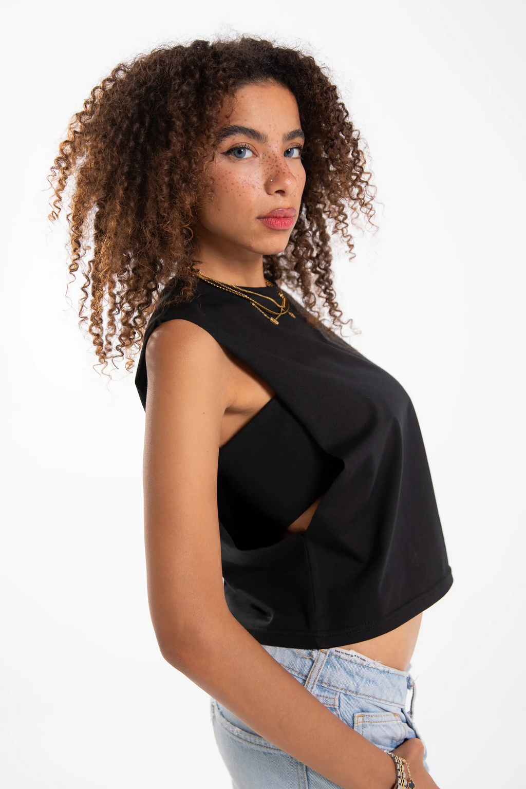 sleeveless fitted top