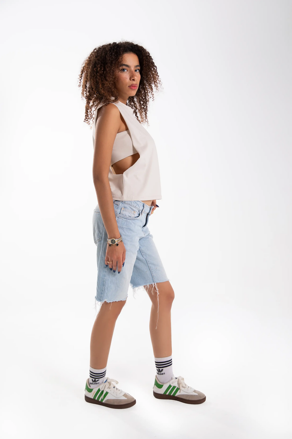 sleeveless fitted top