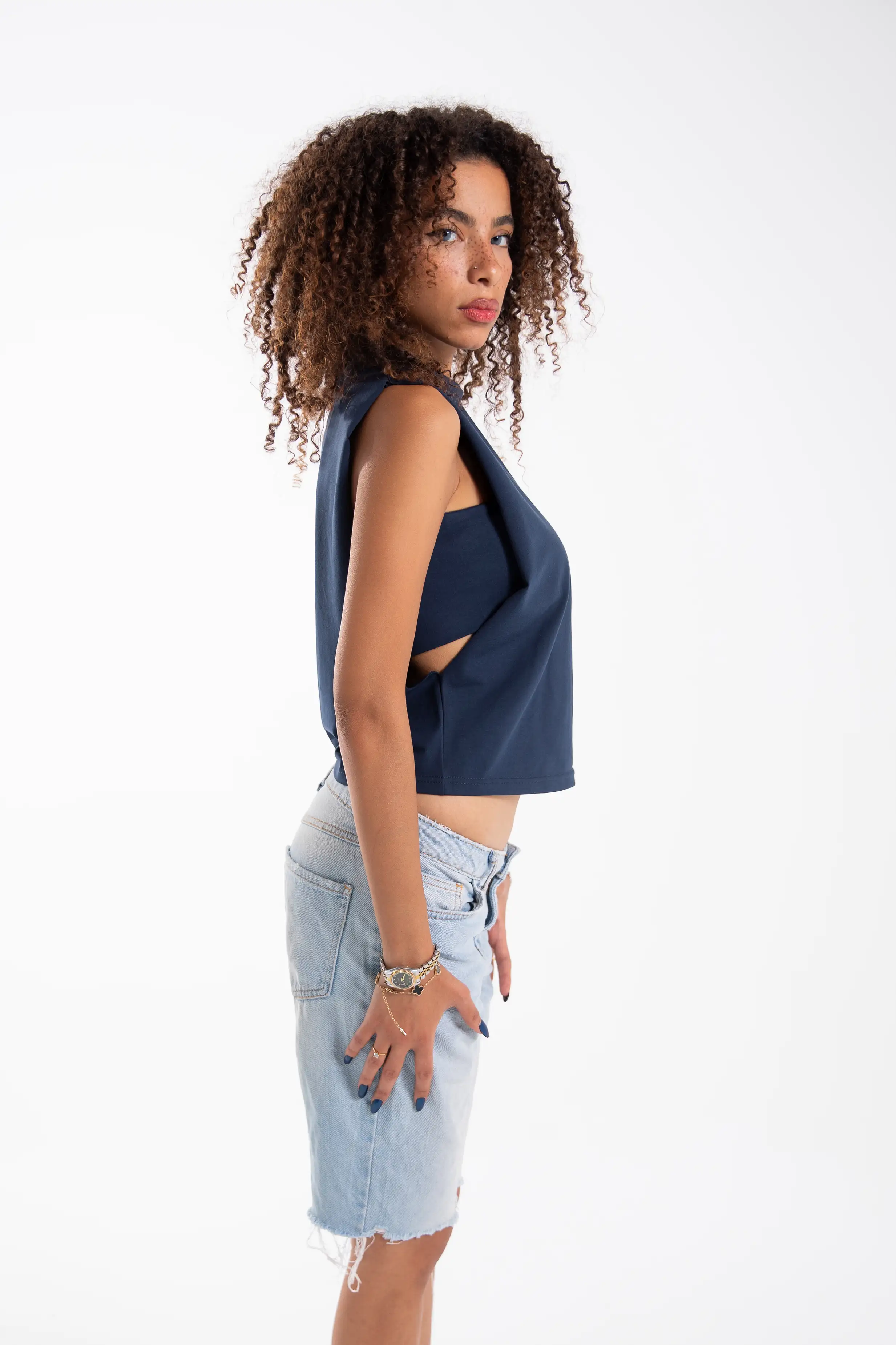 sleeveless fitted top
